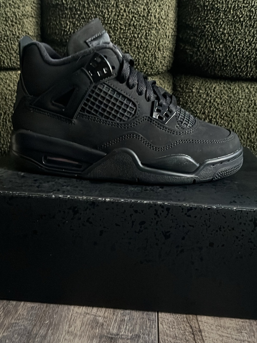 Jordan Retro High-Top Sneakers in Black